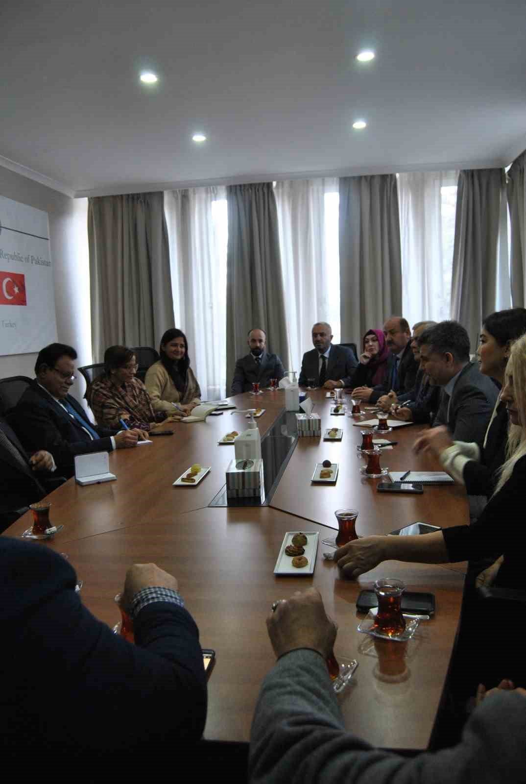 Türkiye ile Pakistan arasında ekonomik ilişkiler güçlenerek devam edecek