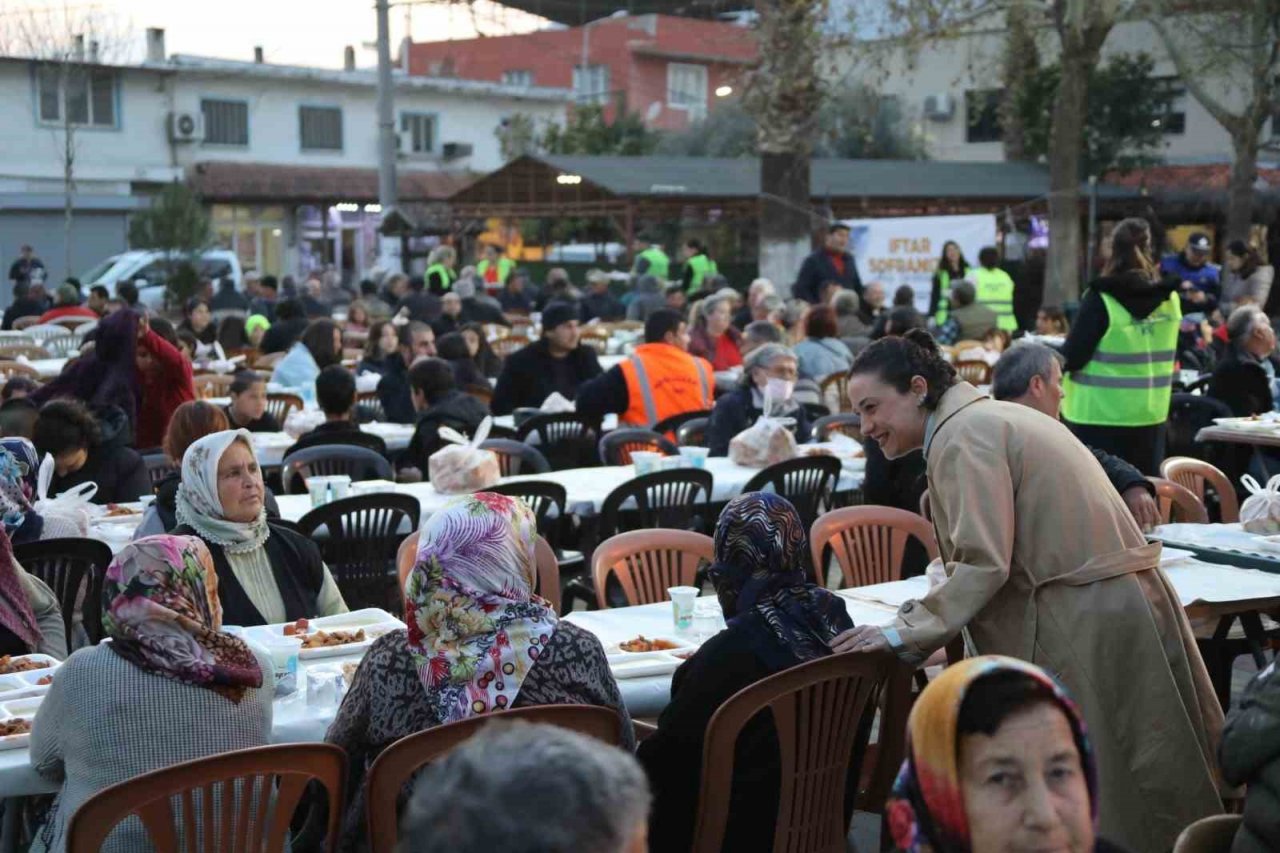 Selçuk Belediyesi, Ramazan ayında dayanışmayı büyütüyor