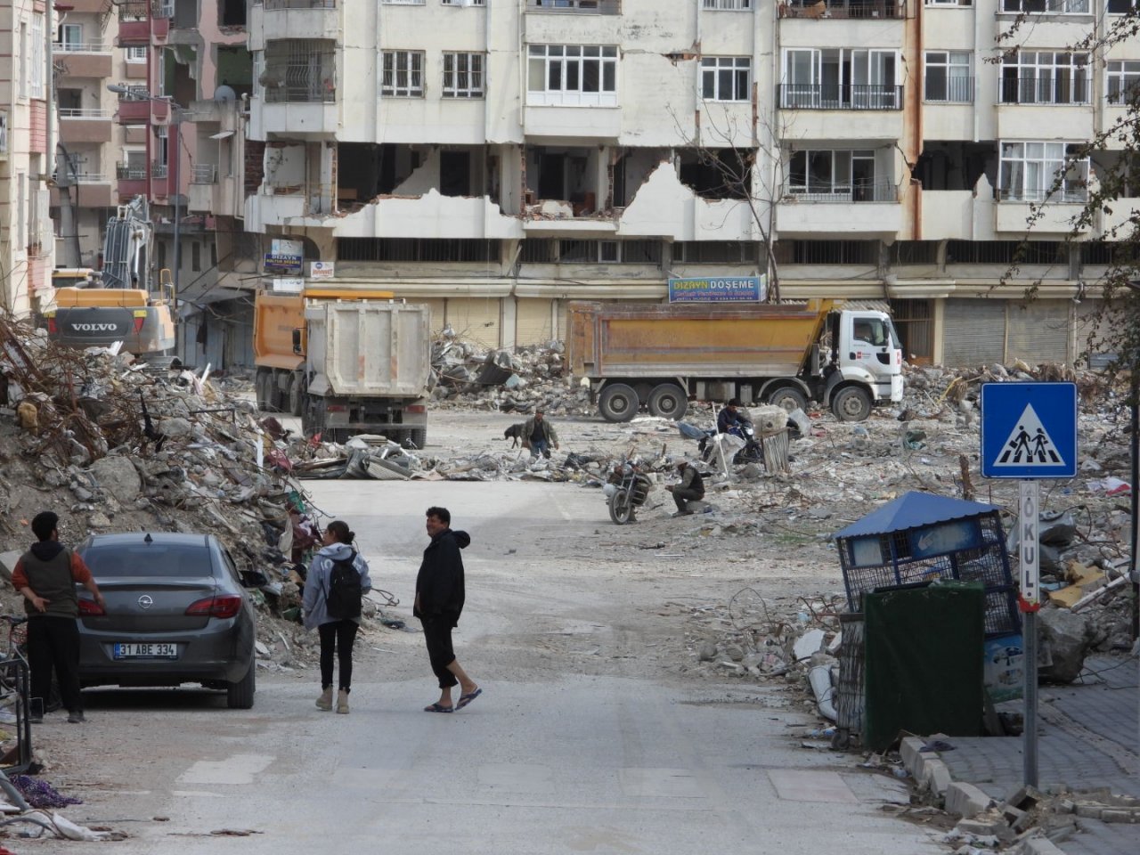 Samandağ enkaz kaldırma ve yıkım çalışmaları 9 mahallede devam ediyor