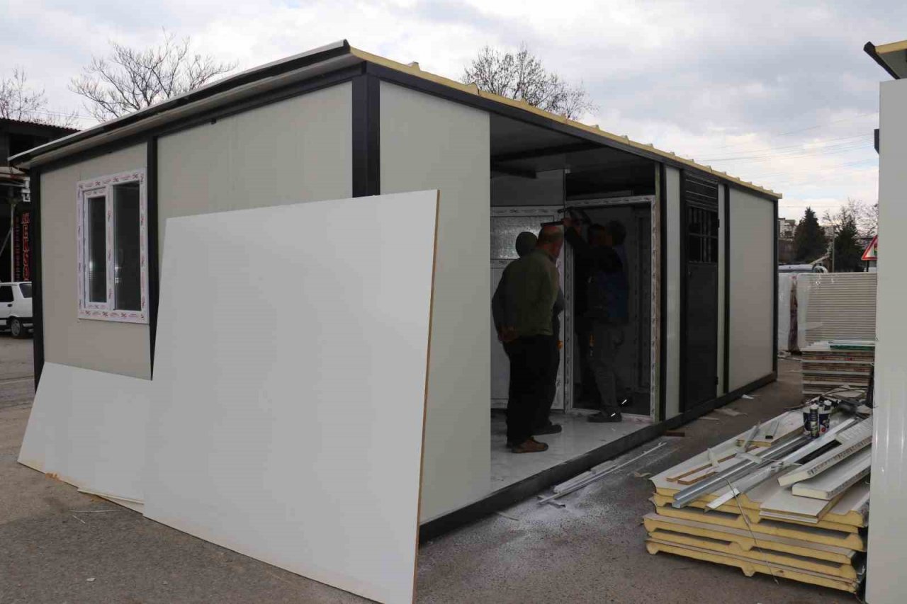 Malatya’da deprem sonrası prefabrik evlere ilgi arttı