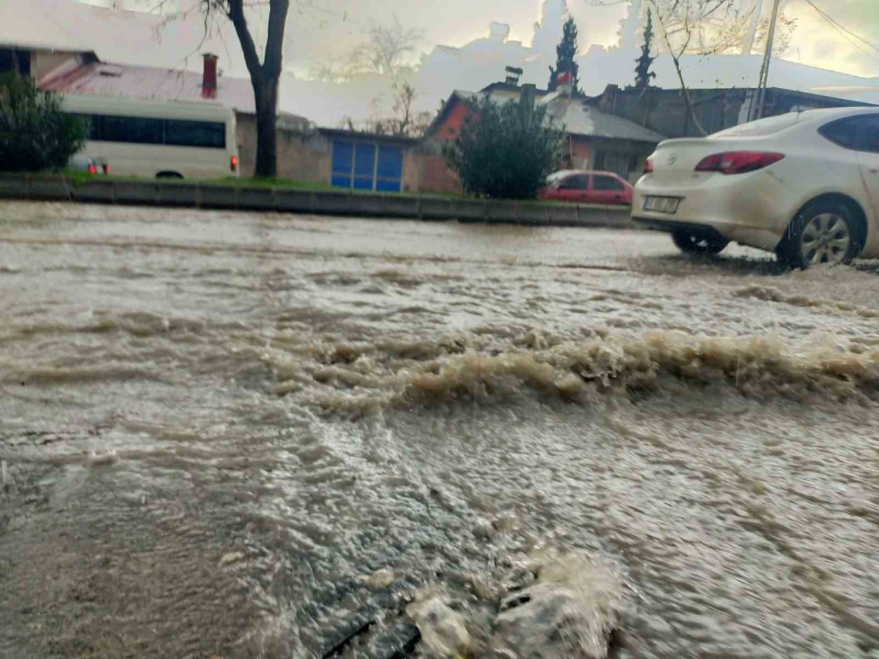 Kahramanmaraş’ta sağanak yağış etkili oldu