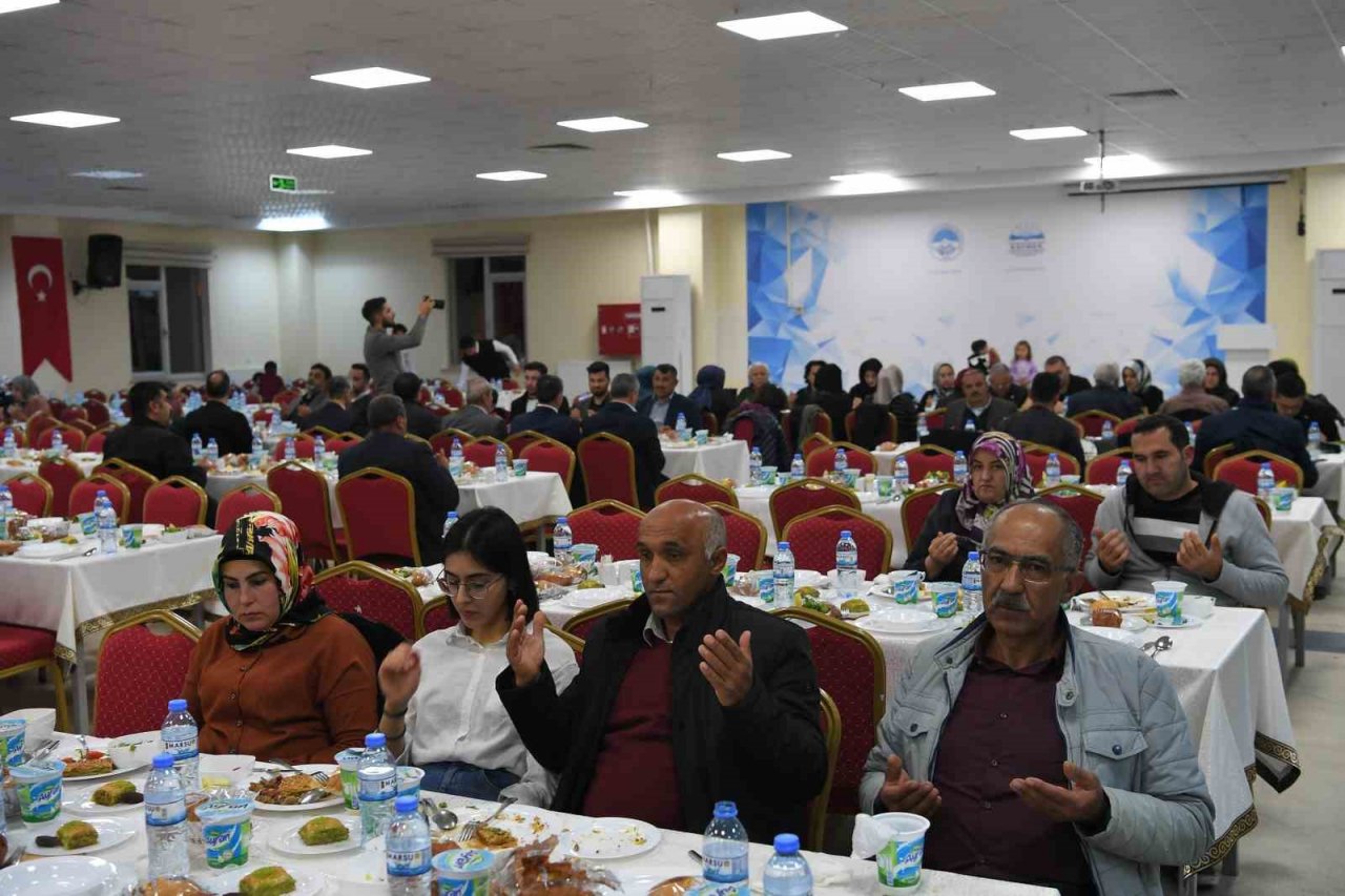 Başkan Büyükkılıç, ilk iftarını memleketi Develi’de açtı