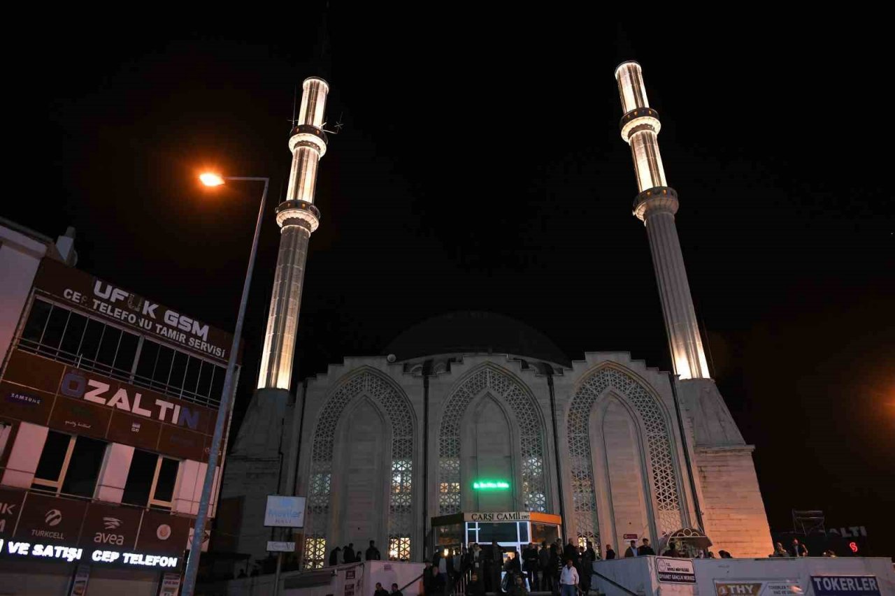 Başkan Büyükkılıç, ilk iftarını memleketi Develi’de açtı