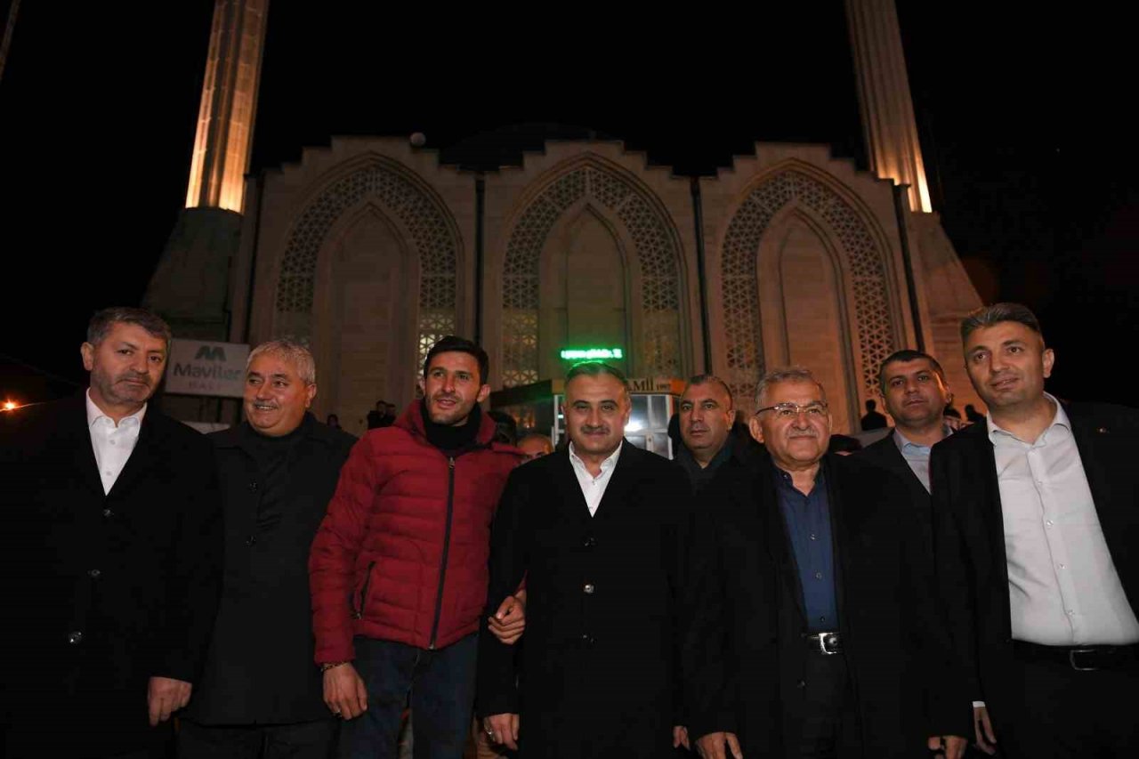 Başkan Büyükkılıç, ilk iftarını memleketi Develi’de açtı