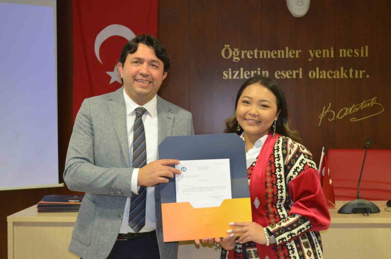 Kazakistan’dan gelen staj öğrencileri sertifikalarını aldı