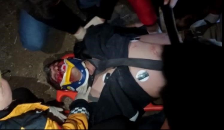 Kırmızı ışıkta geçen tırın hafif ticari araca vurma anı güvenlik kamerasında