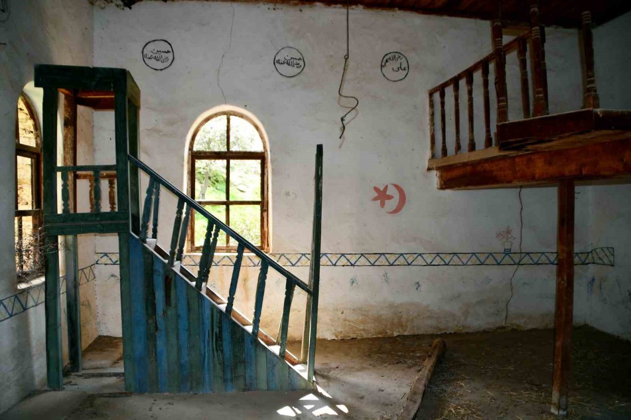 Söke’nin terk edilmiş köyleri zamana direniyor