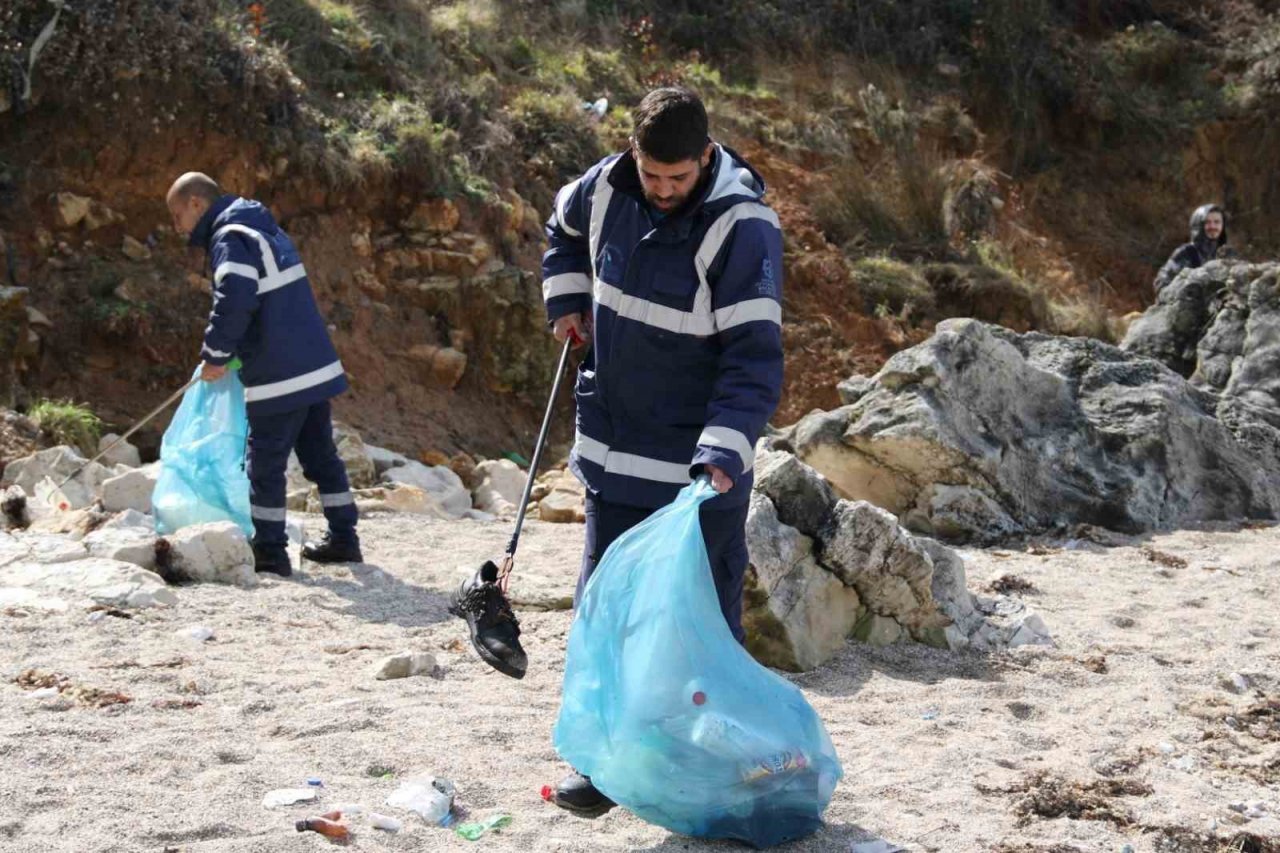 O koydan çok sayıda plastik toplandı
