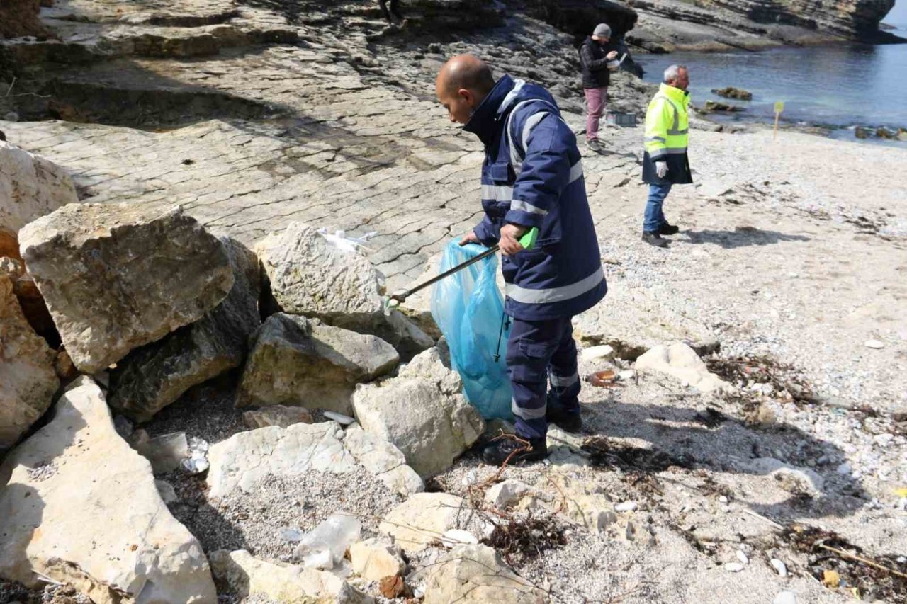 O koydan çok sayıda plastik toplandı