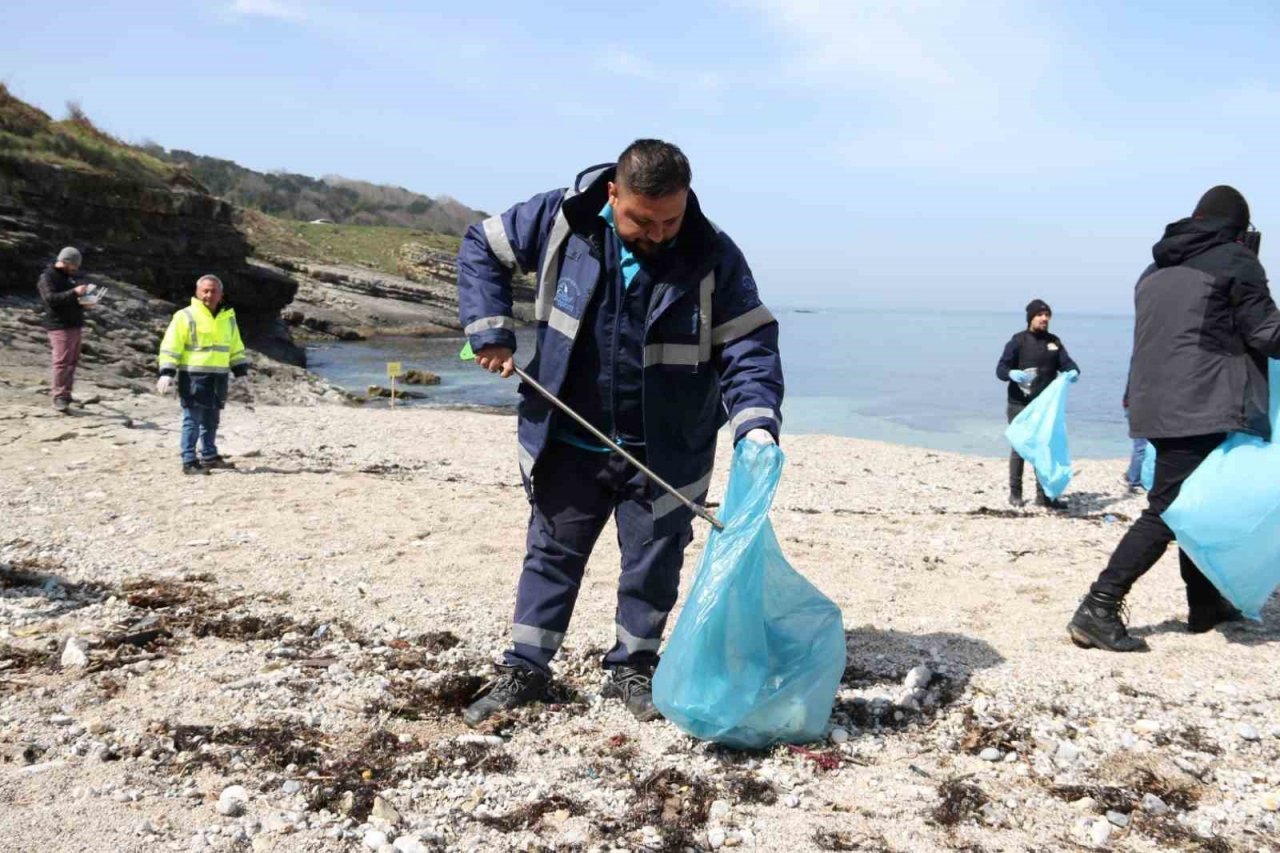 O koydan çok sayıda plastik toplandı