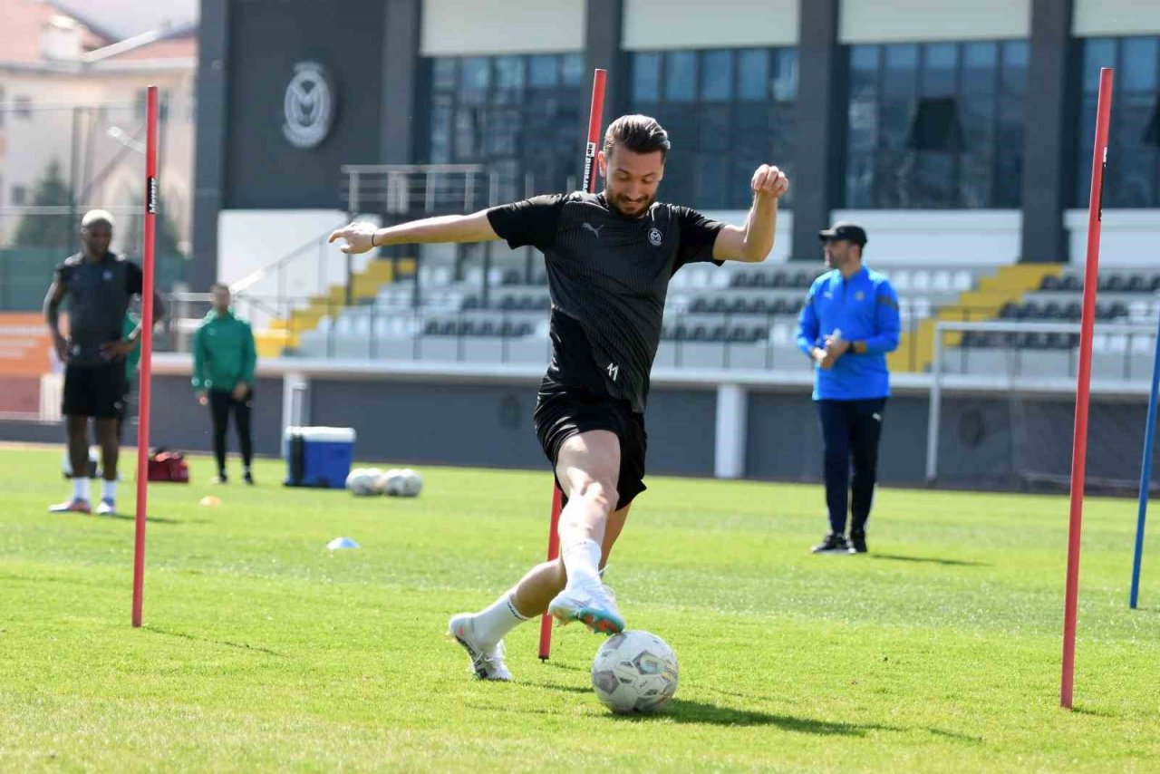 Manisa FK, Altay maçı hazırlıklarını tamamladı