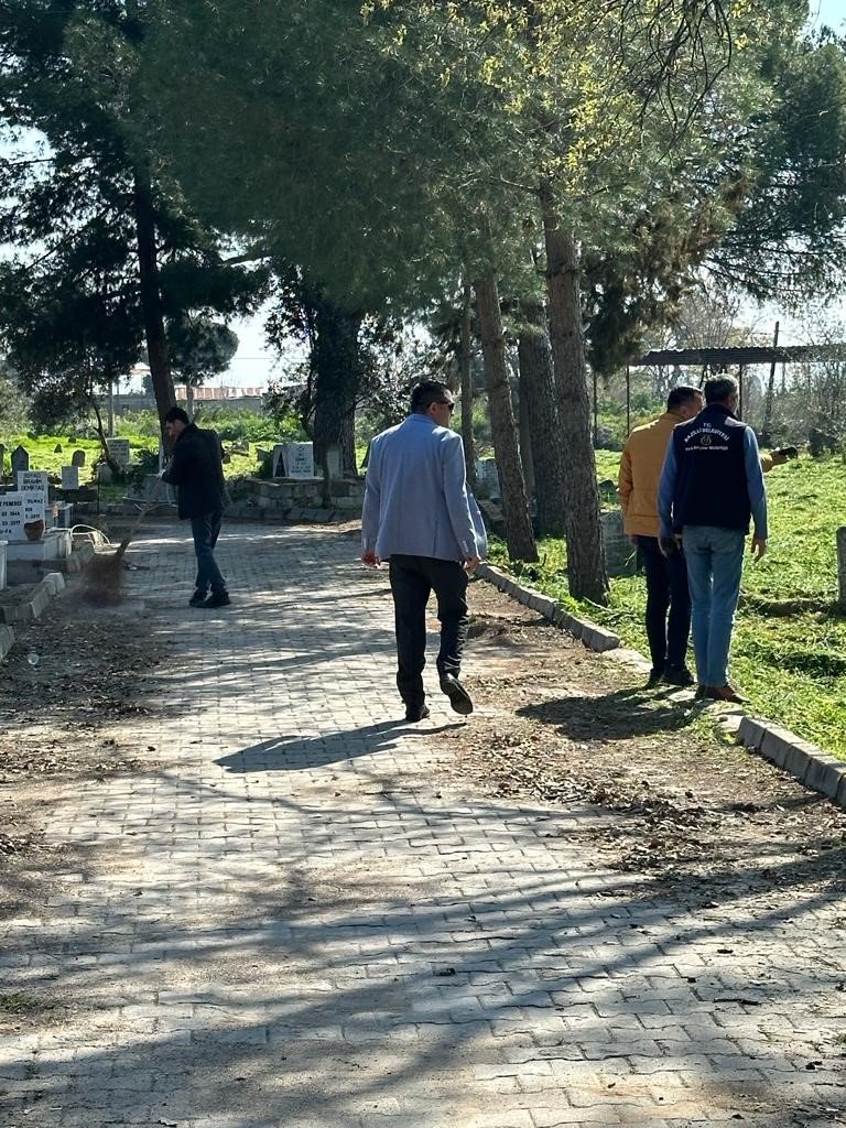 Nazilli’de mezarlıklar bakıma alındı