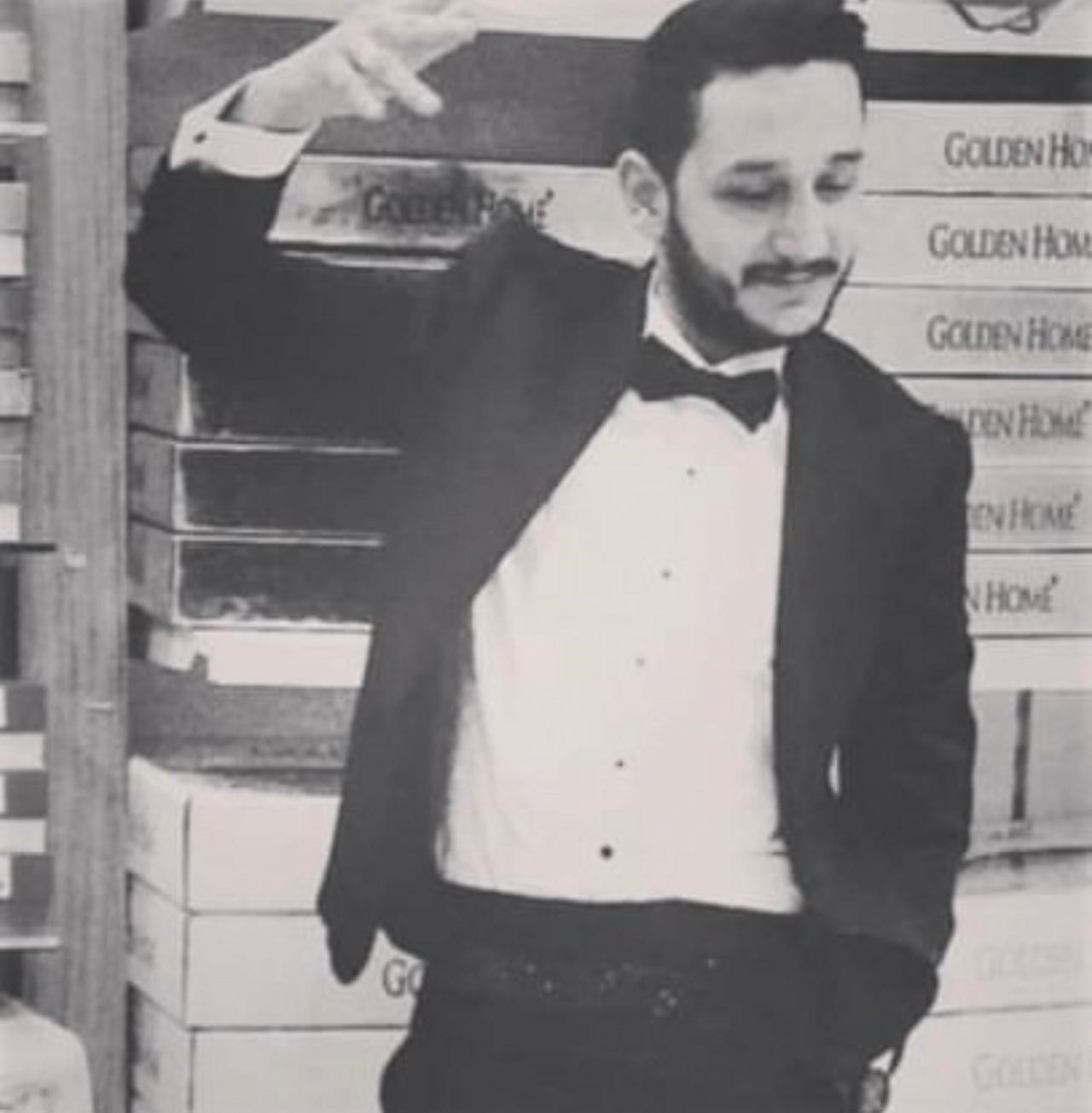 Kaldığı daireyi yaktı, o anları çekip sosyal medyada paylaştı