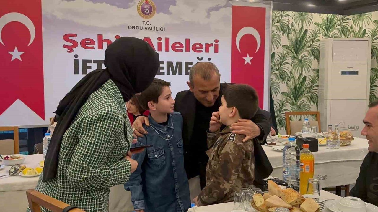 Vali ilk iftarı şehit aileleri ile birlikte yaptı