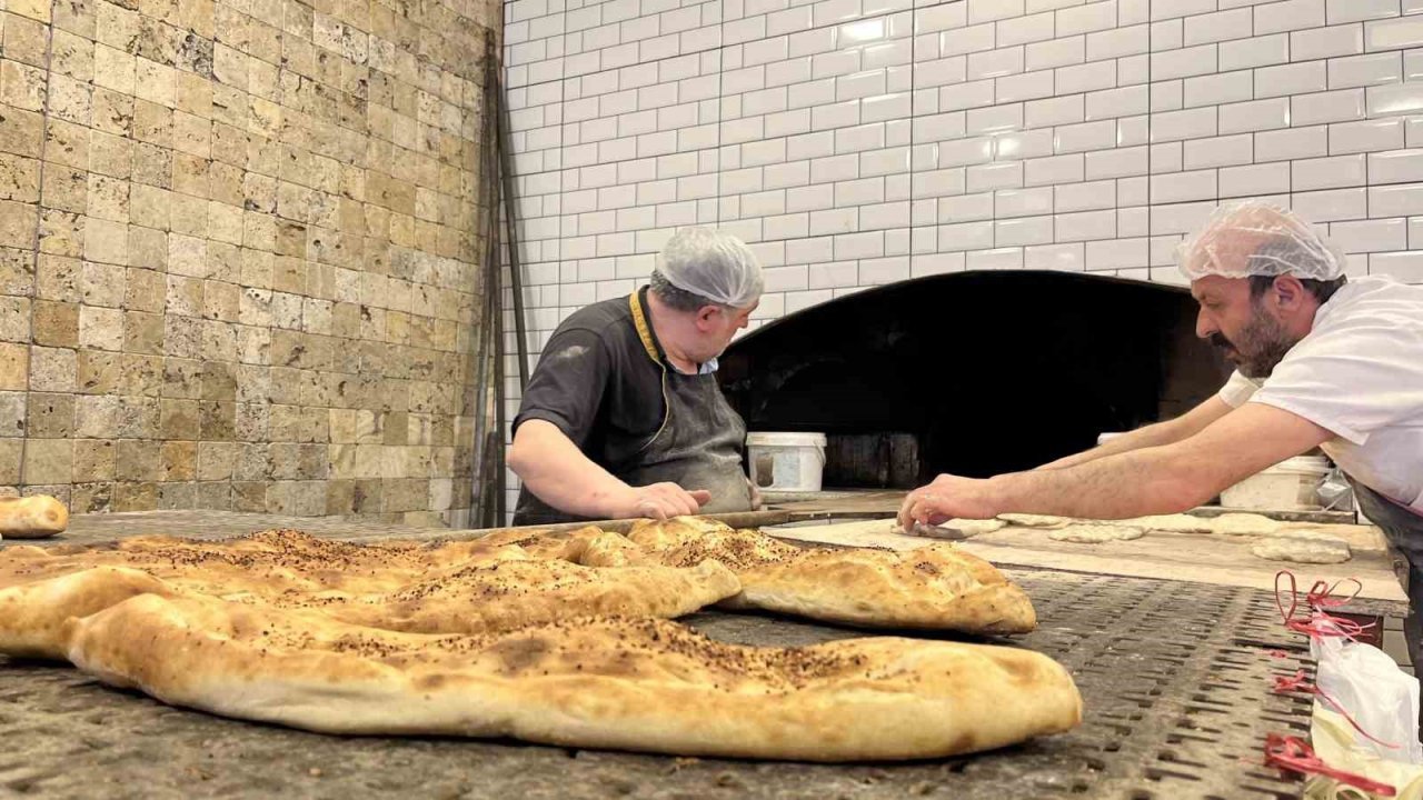 Ramazan pidesi tezgahlardaki yerini aldı