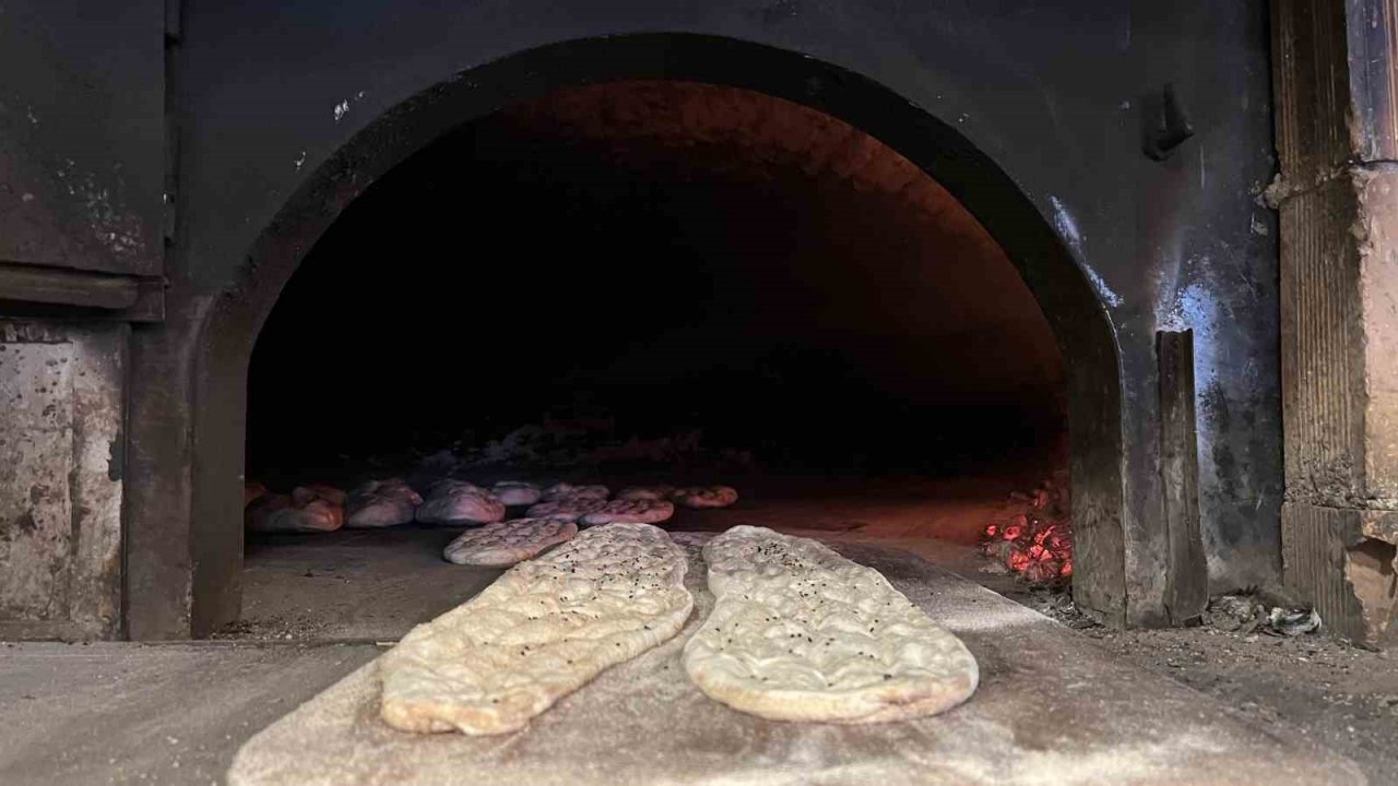 Ramazan pidesi tezgahlardaki yerini aldı