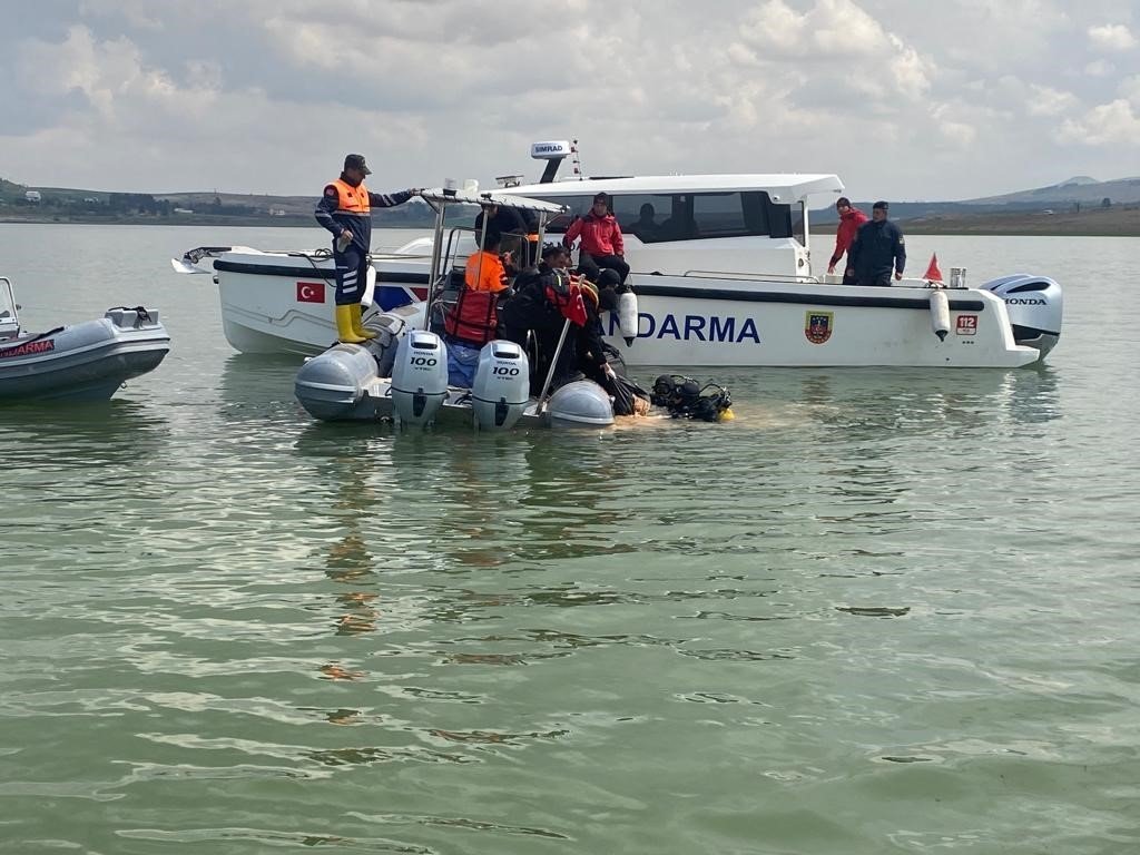 Kayıp tır sürücünün cansız bedeni sudan çıkartıldı
