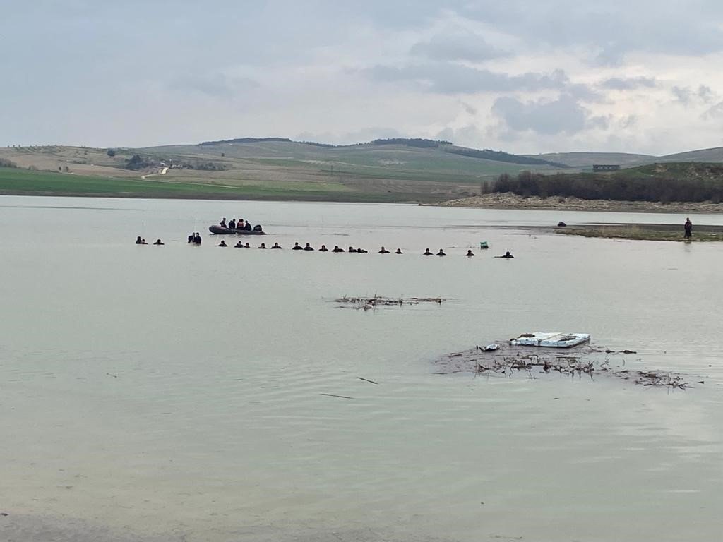 Kayıp tır sürücünün cansız bedeni sudan çıkartıldı