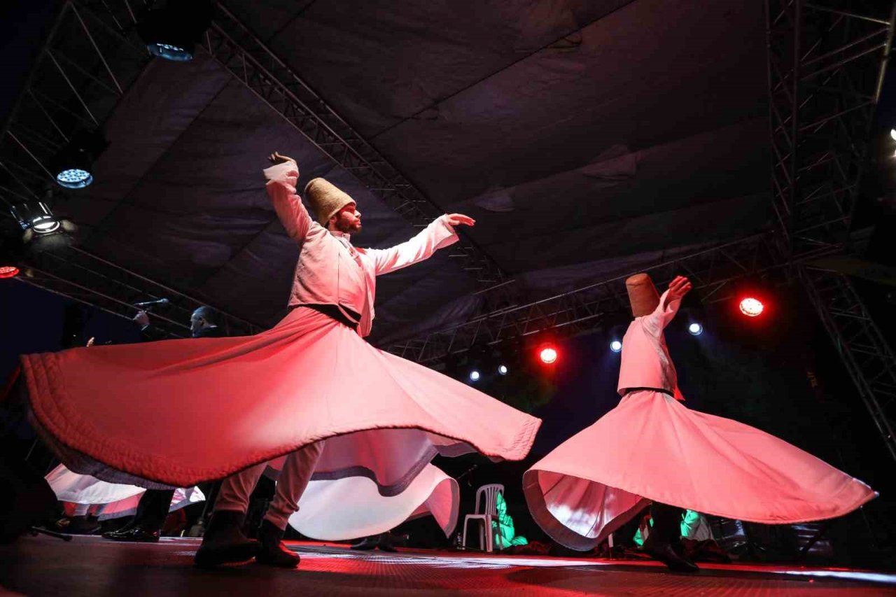 Buca’da ilk iftar sofrası Mevlana Tesisleri’nde kuruldu