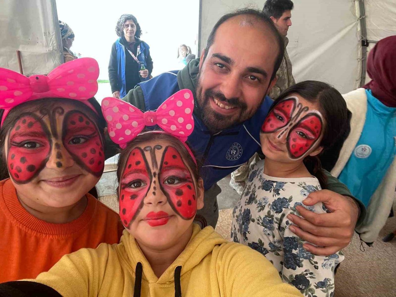 Şırnak’ta gönüllüler, depremzede 2 bin çocuğu oyun ile buluşturdu