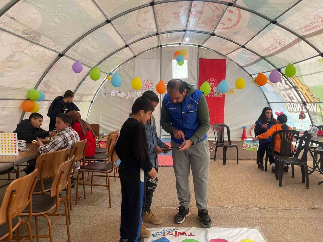 Şırnak’ta gönüllüler, depremzede 2 bin çocuğu oyun ile buluşturdu