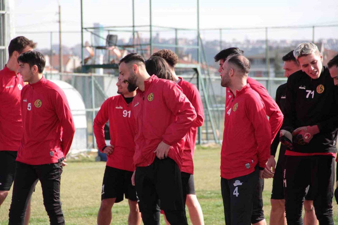Eskişehirspor’da 20 yeni transferin ardından gelen puanlar havayı değiştirdi