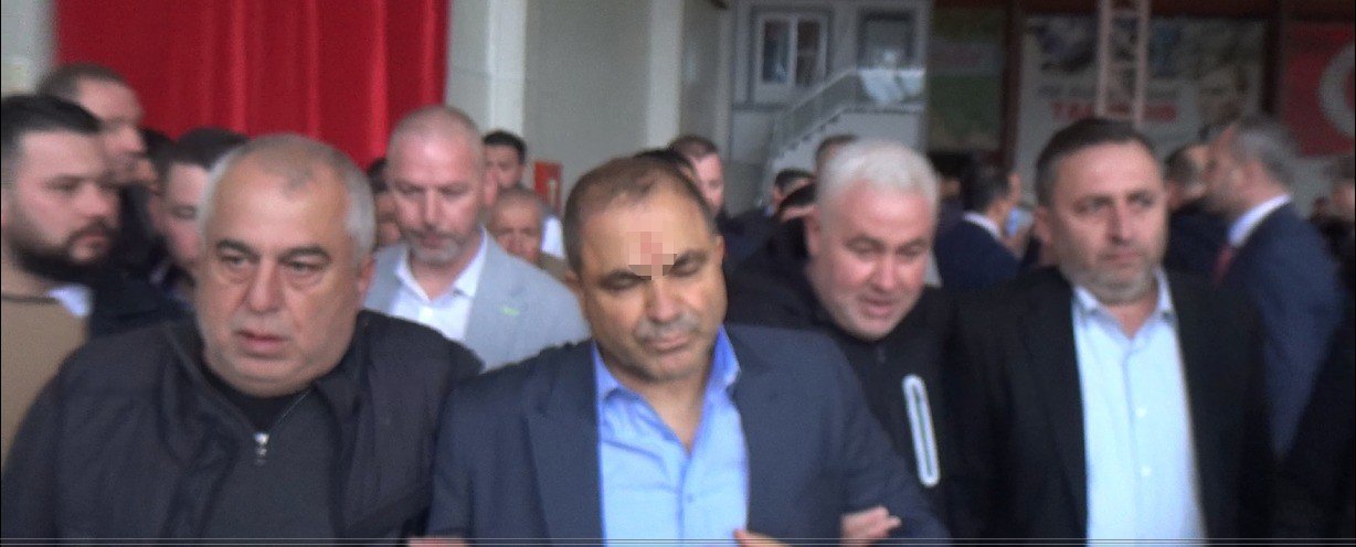Milletvekili aday adayının kalbi heyecana dayanamadı