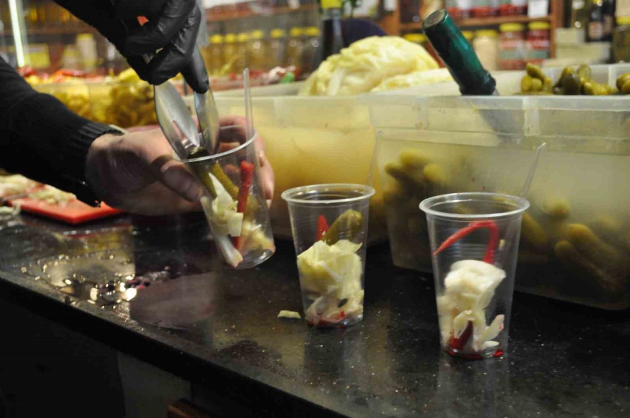 İftarlık turşulara vatandaştan yoğun ilgi