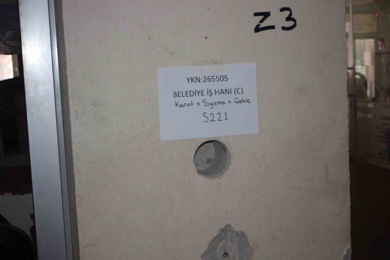 İş hanının taşıyıcı betonuna zarar verdiler