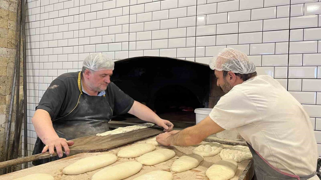 Ramazan pidesi tezgahlardaki yerini aldı