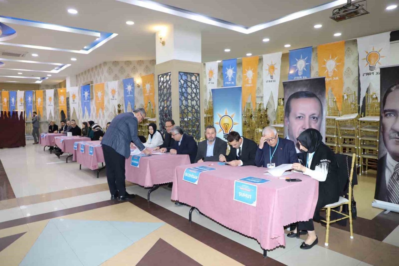 AK Parti’de temayül yoklaması başladı