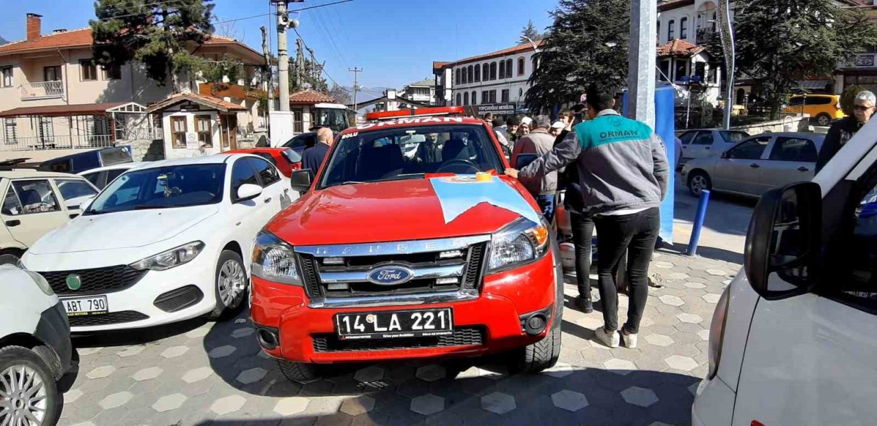 Depremde hayatını kaybedenlerin anısına fidan dağıtıldı