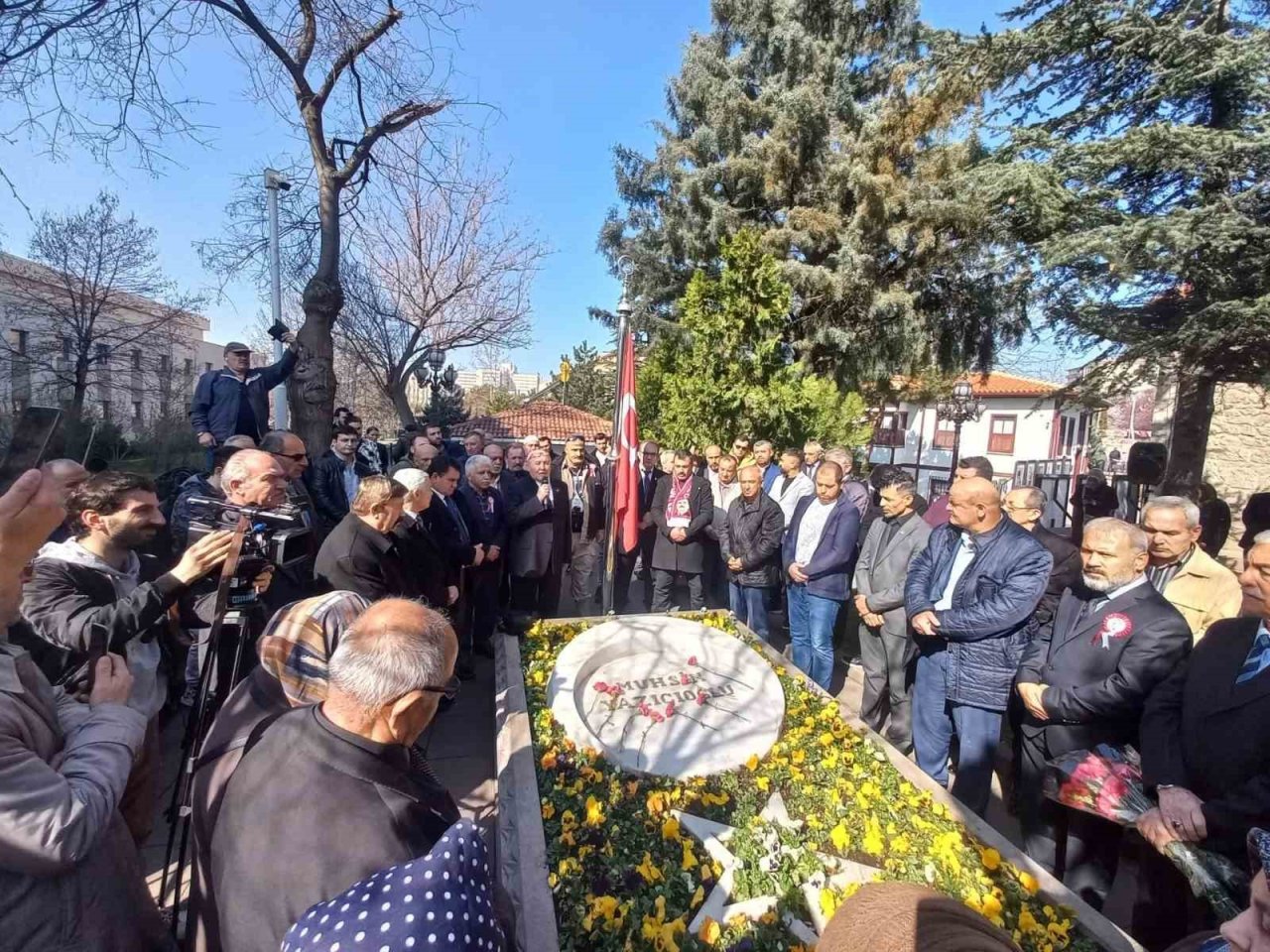 Muhsin Yazıcıoğlu kabri başında dualarla anıldı