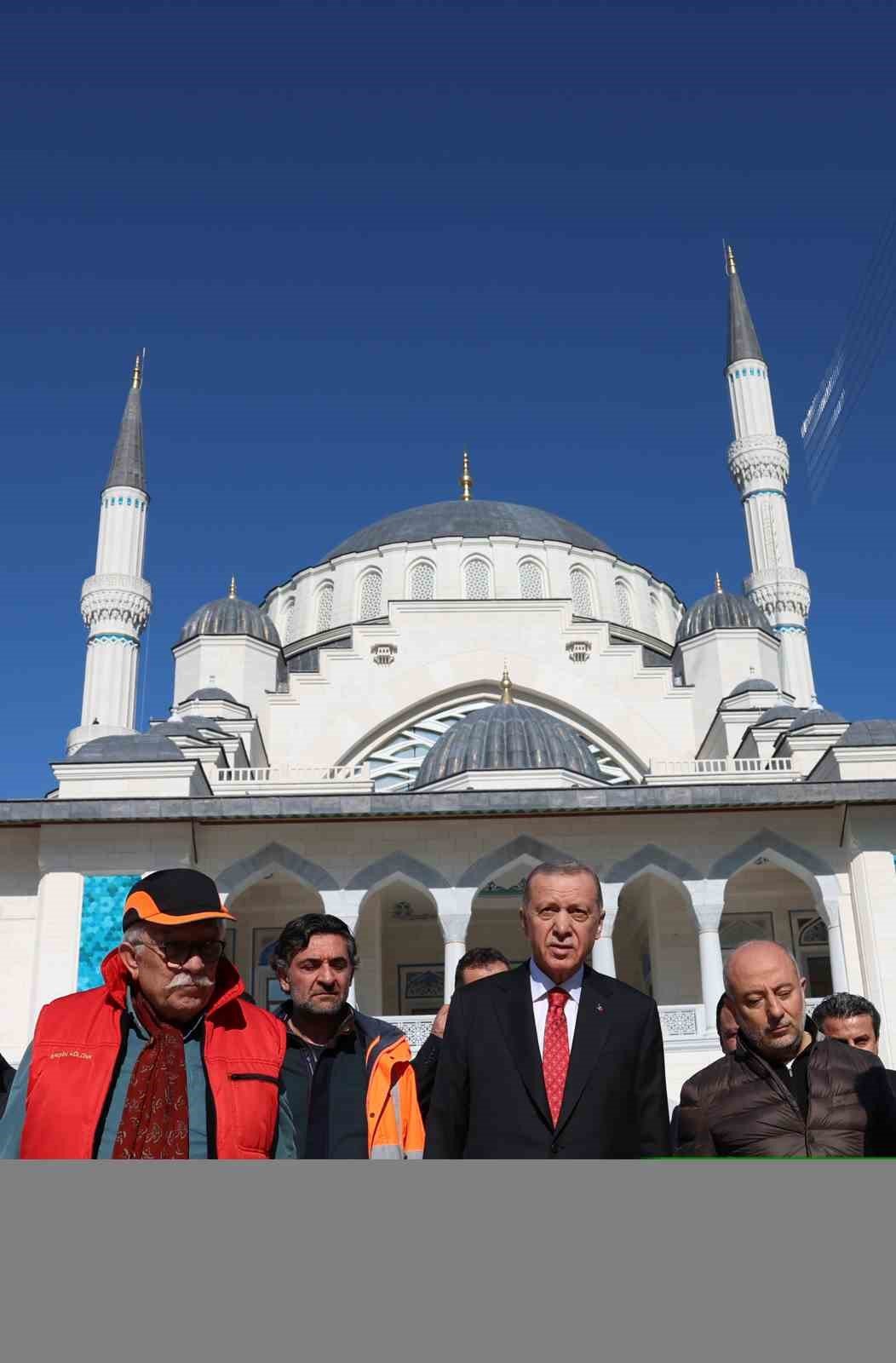 Cumhurbaşkanı Erdoğan, Barbaros Hayrettin Paşa Camisi’nde incelemelerde bulundu