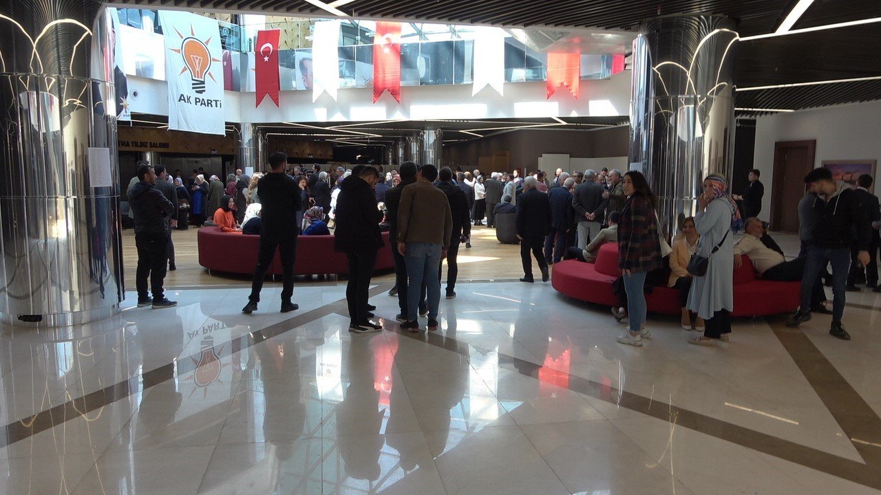 Denizli AK Parti temayül yoklaması için sandığa gitti
