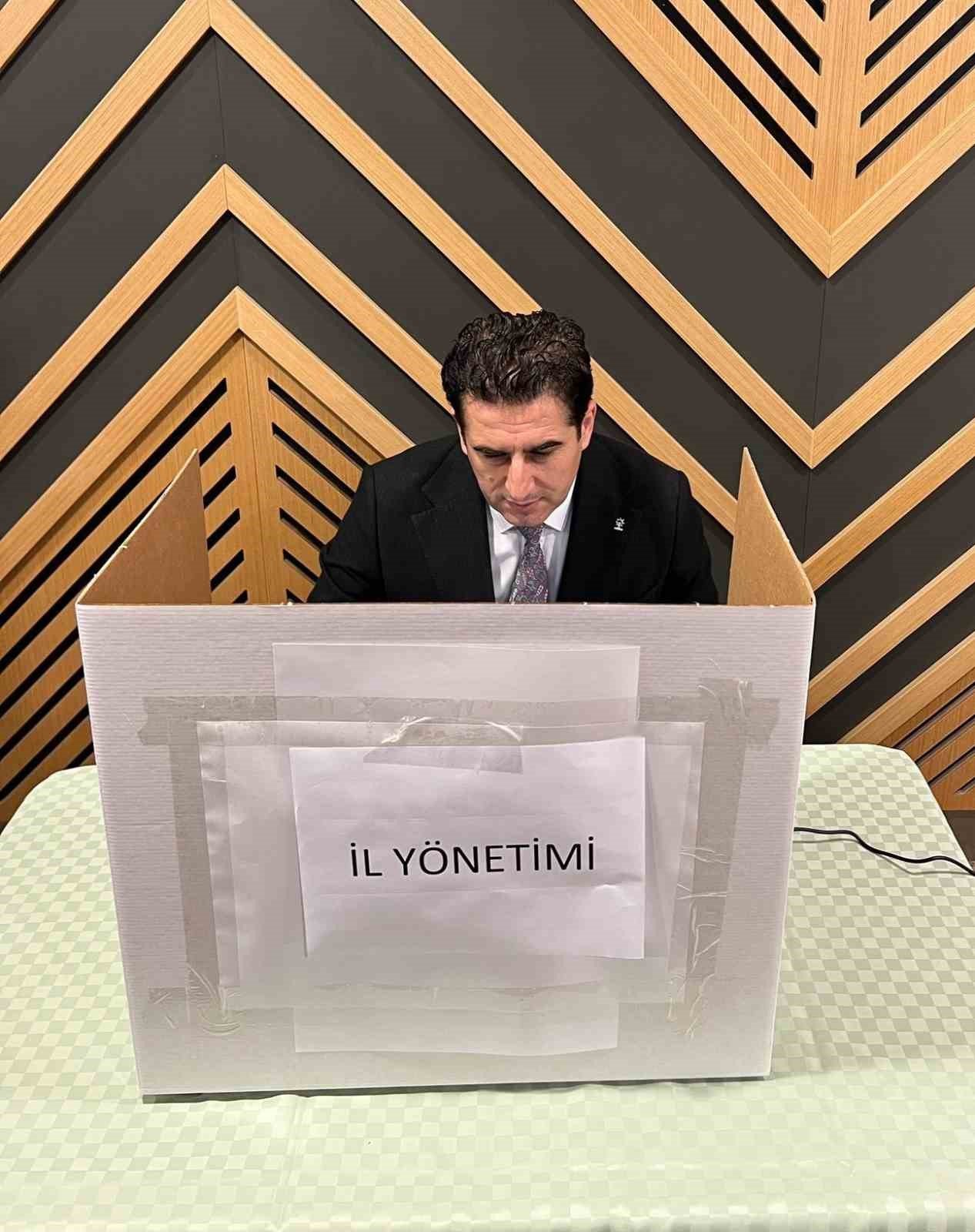 Denizli AK Parti temayül yoklaması için sandığa gitti