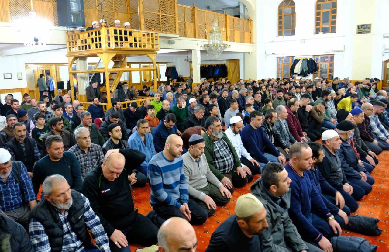 Erzincan’da Osmanlı’dan miras “Enderun usulü teravih namazı” kılınıyor