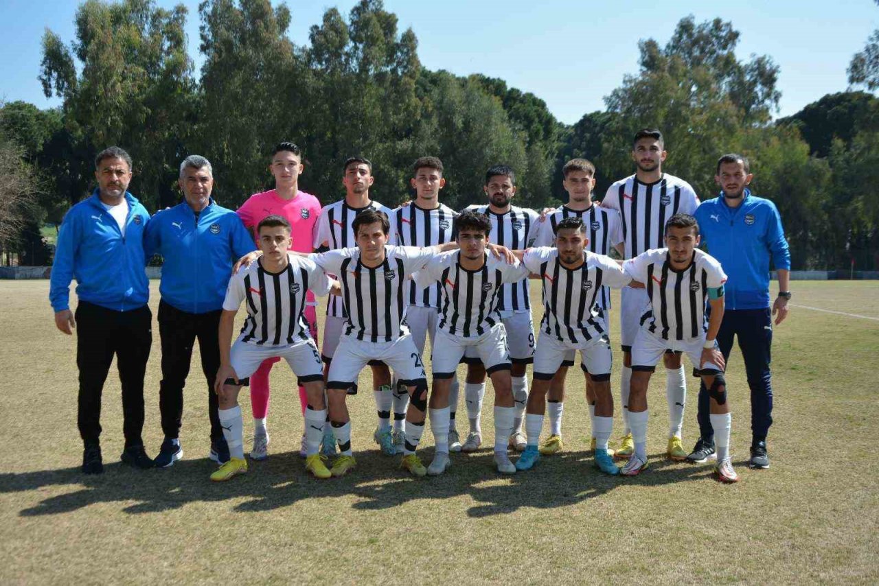 Nazilli Belediyespor U-19 takımı play-off bileti aldı