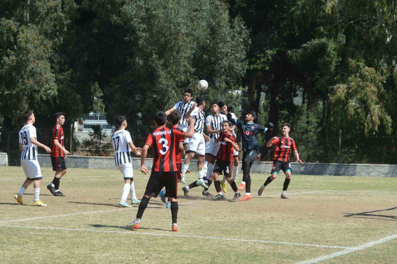 Nazilli Belediyespor U-19 takımı play-off bileti aldı