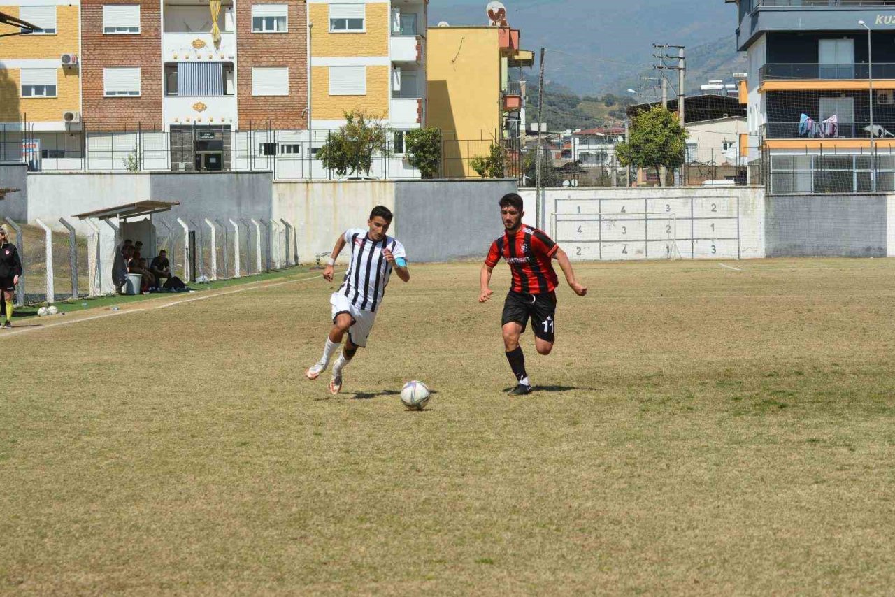 Nazilli Belediyespor U-19 takımı play-off bileti aldı