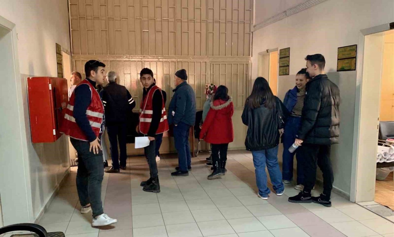 Eskişehir’de seçim kurullarında imza yarışı sürüyor