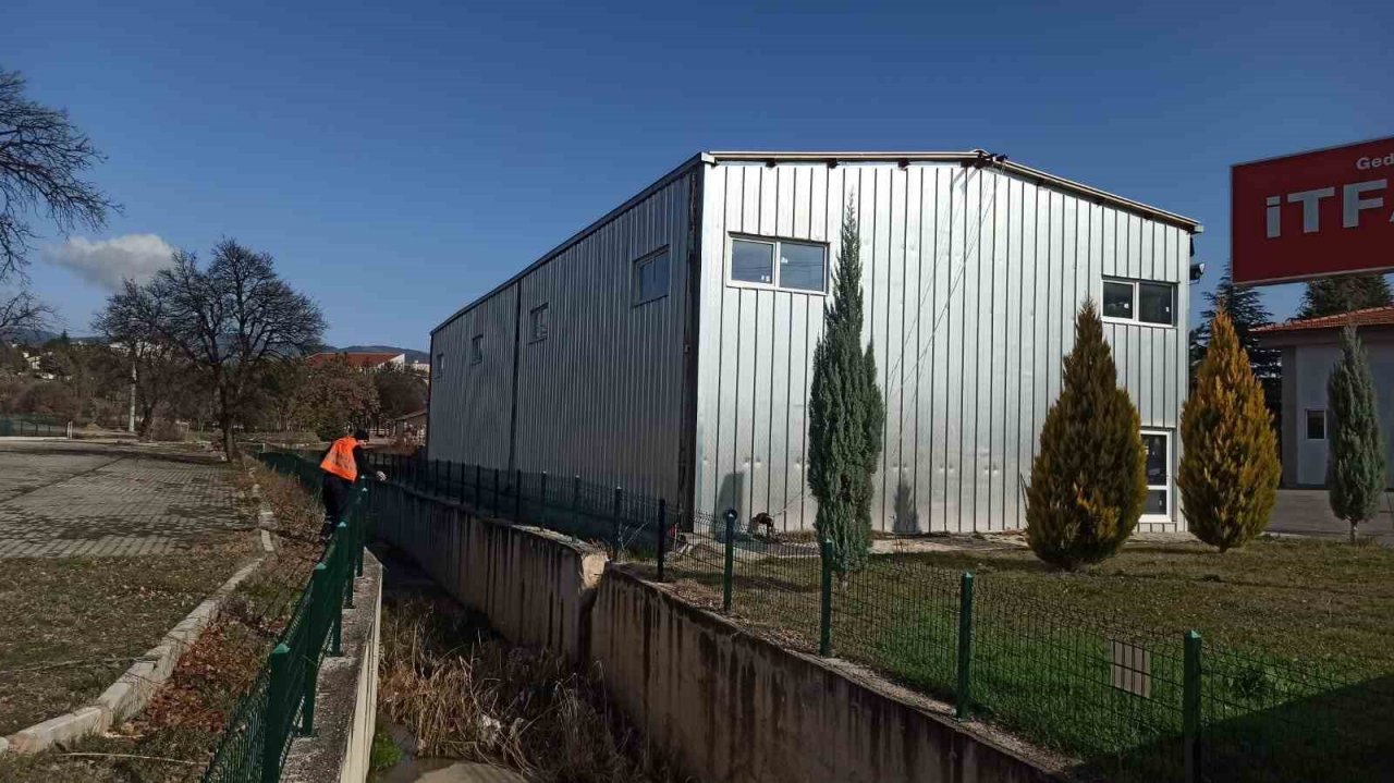 Gediz’de Larva ile mücadele devam ediyor