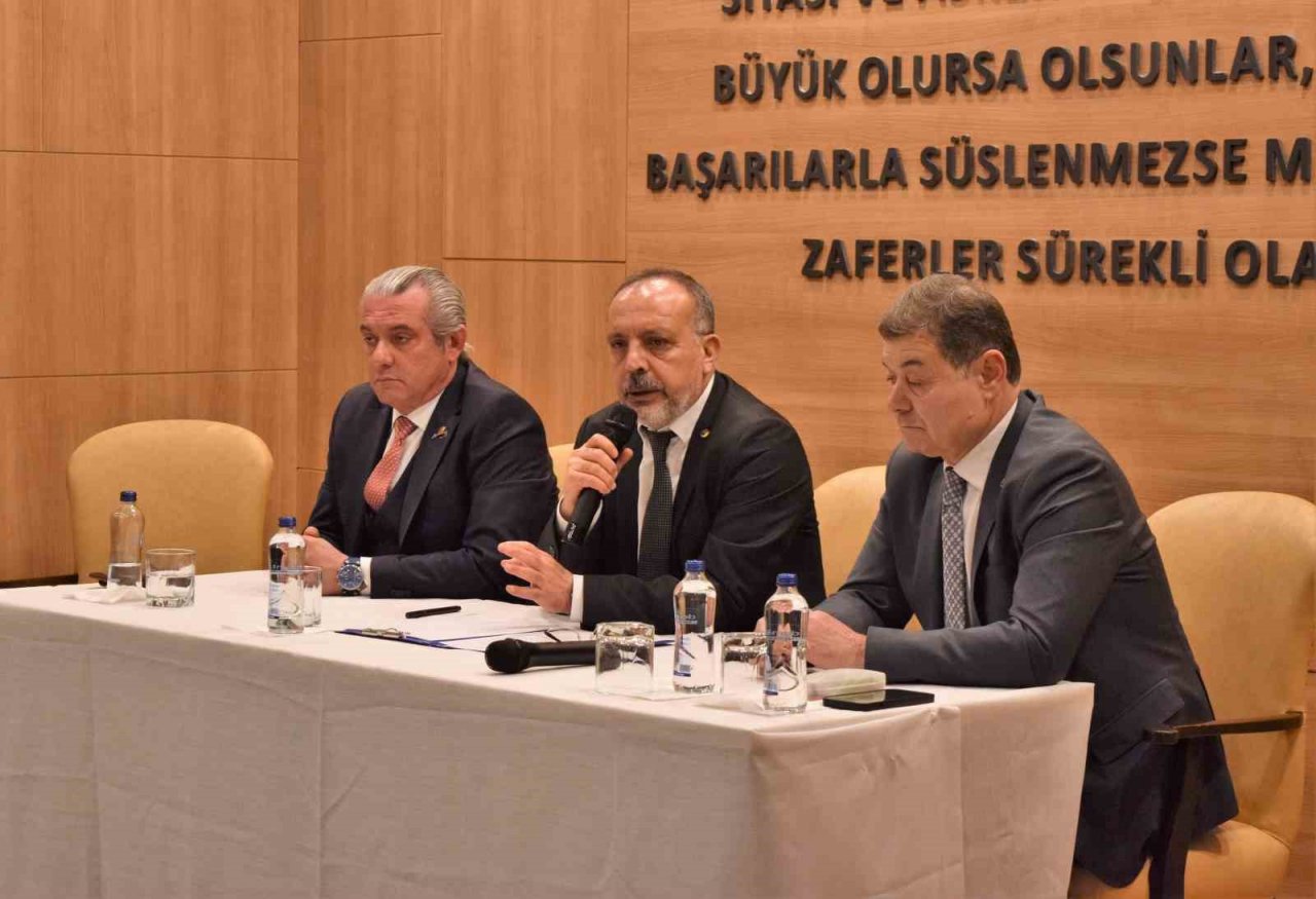 İzmir’in 6 ilçesi vekil istiyor: "500 bini aşan nüfusa sahip bölgede 20 yıldır vekil seçilmedi"