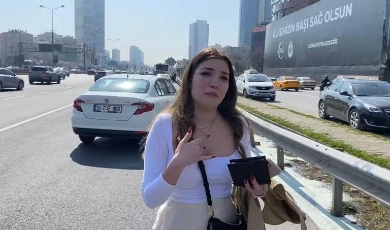 Kadıköy’de cipi yanan kadın sürücü gözyaşlarına boğuldu