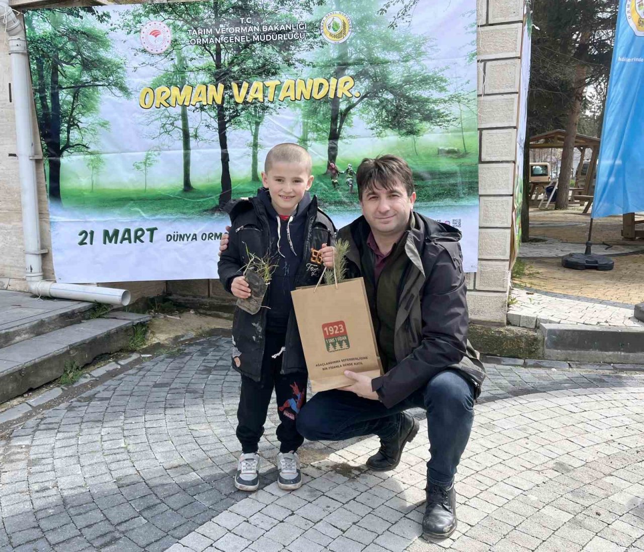 Camide vatandaşlara 3 bin fidan dağıtıldı