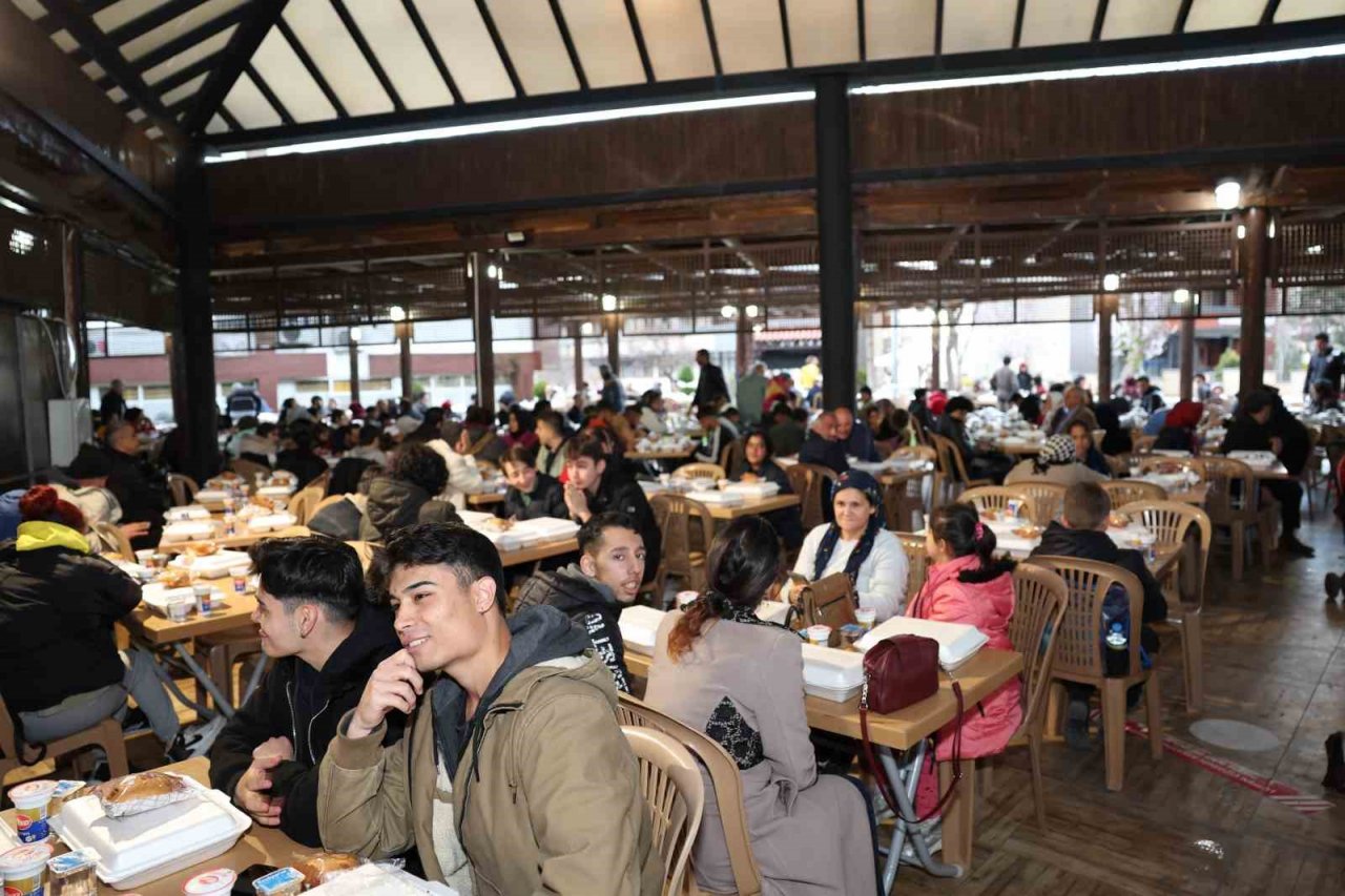 Büyükkılıç: "Hem Kayseri’de hem de Kahramanmaraş’ta iftar sofralarımıza buluşuyoruz"