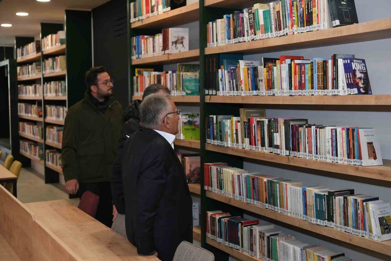Başkan Büyükkılıç, Büyükşehir’in 10’uncu kütüphanesini inceledi