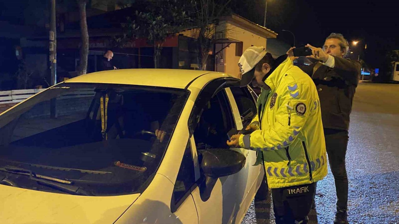 Araçları tek tek durdurup denetlediler