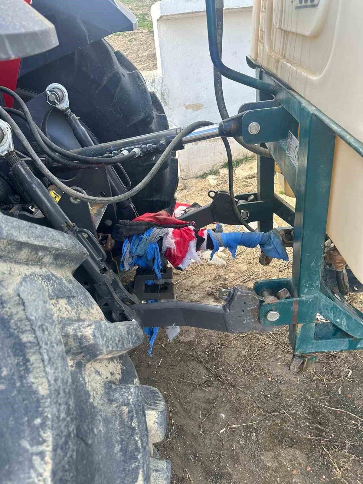 Traktörün şaftına elbisesini kaptıran kişi yaralandı