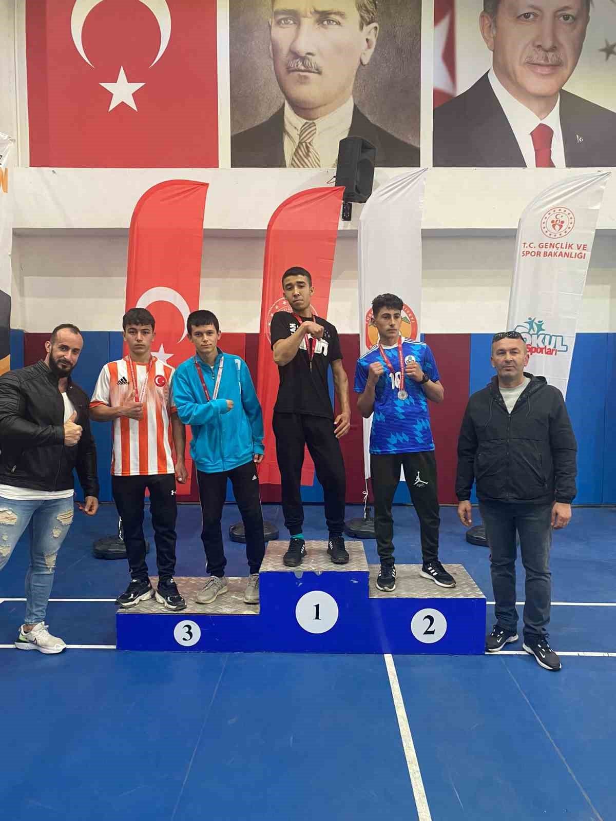 Kozanlı bilek güreşçiler Adana’yı temsil edecek